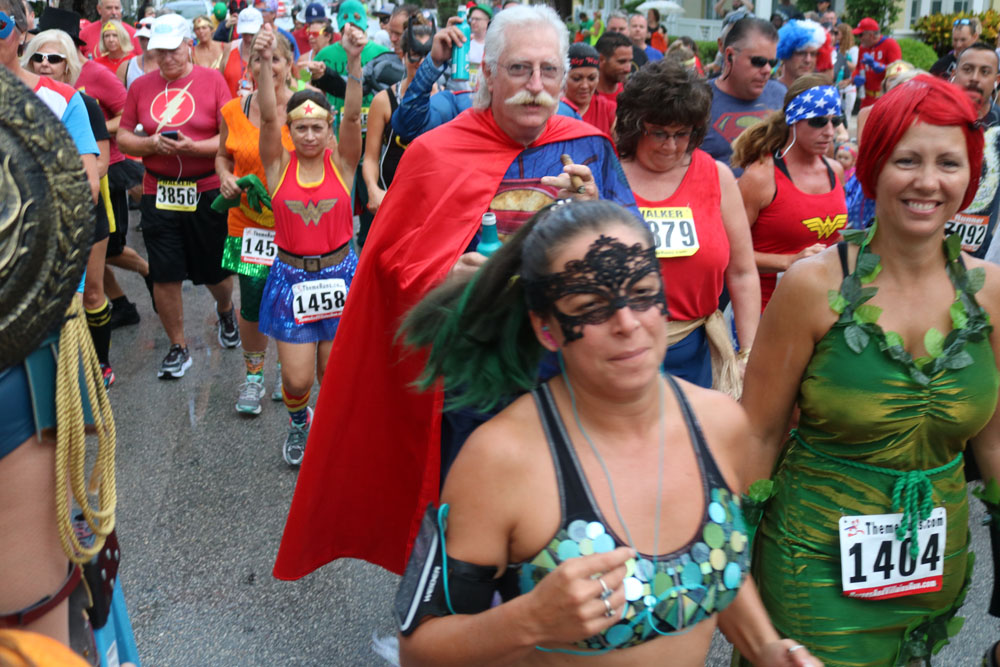 Heroes and Villains 5K 2017 photo - Duval Street, Key West